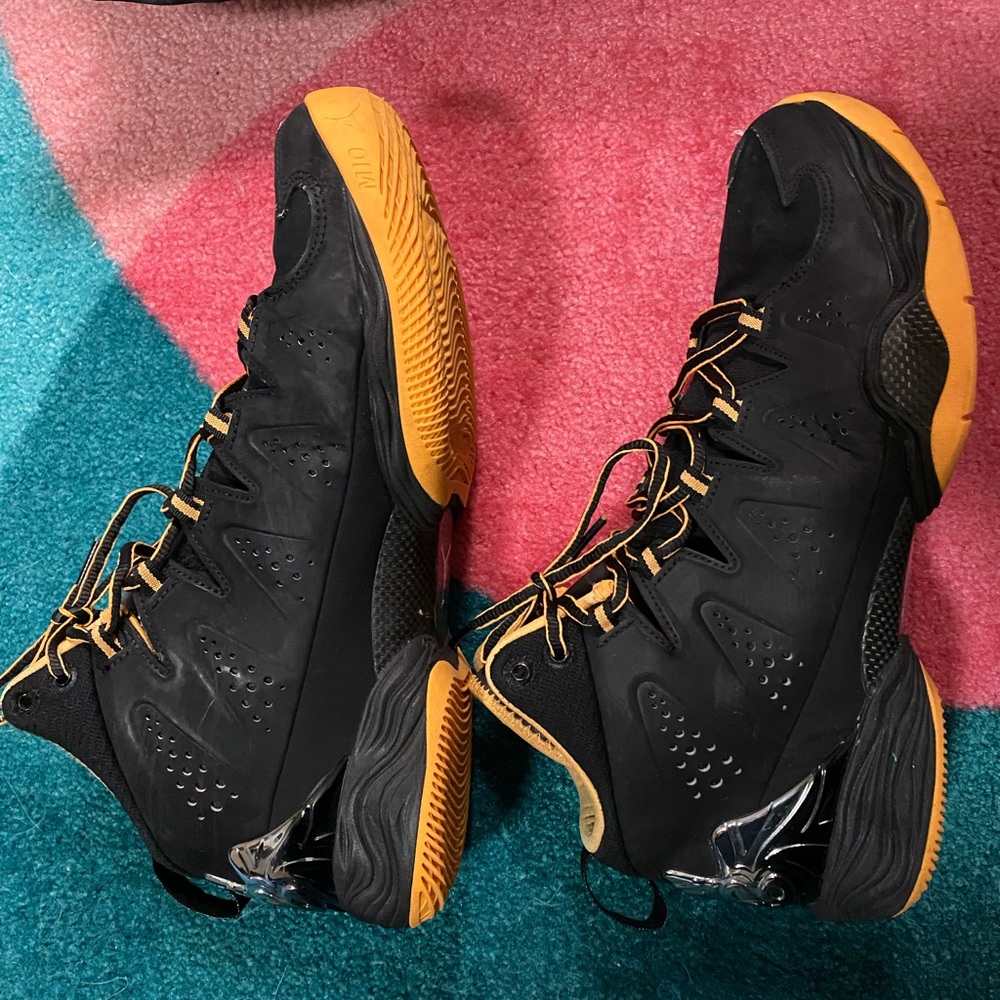 Jordan Melo M10 size10